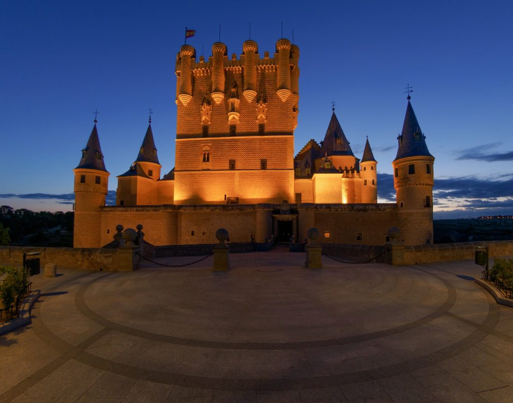 Alcázar de noche luz